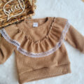Sweterk-dla-dziewczynki-z-falbanka-karmel-scaled-1.jpg