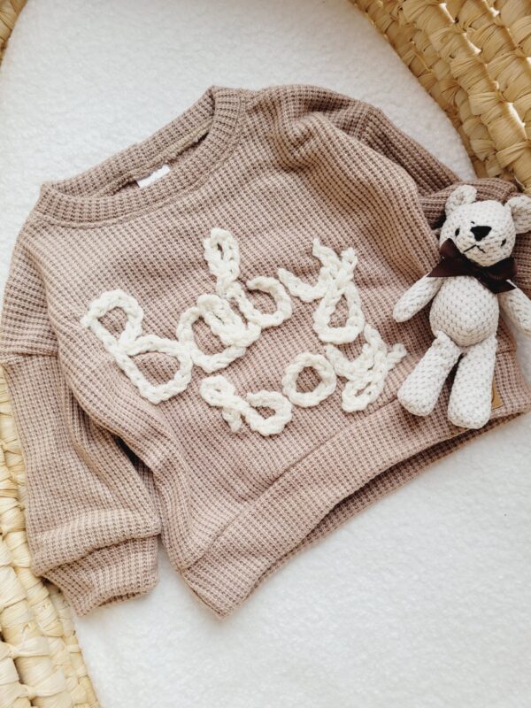 Swterek-z-haftem-Baby-Boy-Cafe-latte-scaled-1.jpg Swterek-z-haftem-Baby-Boy-Cafe-latte-scaled-1.jpg