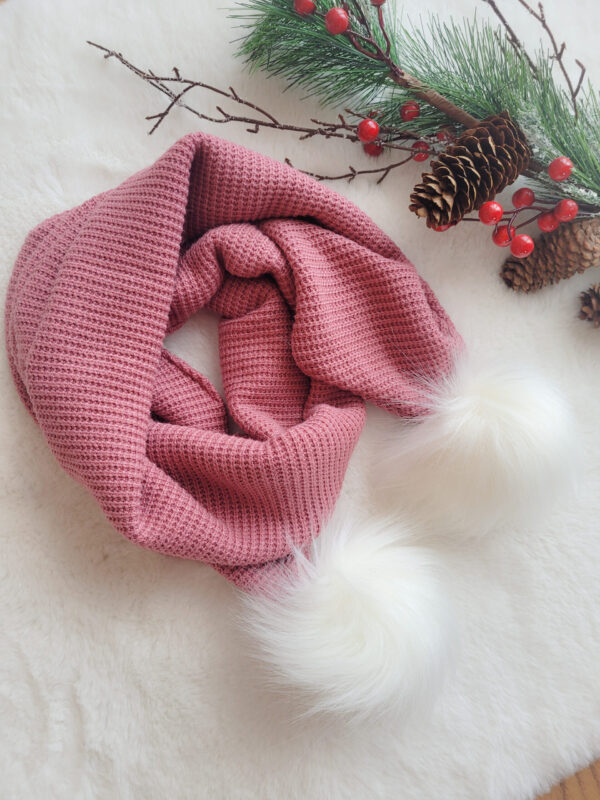 Szalik-zimowy-roz-wrzosowy-z-waniliowymi-pomponami-scaled-1.jpg Szalik-zimowy-roz-wrzosowy-z-waniliowymi-pomponami-scaled-1.jpg