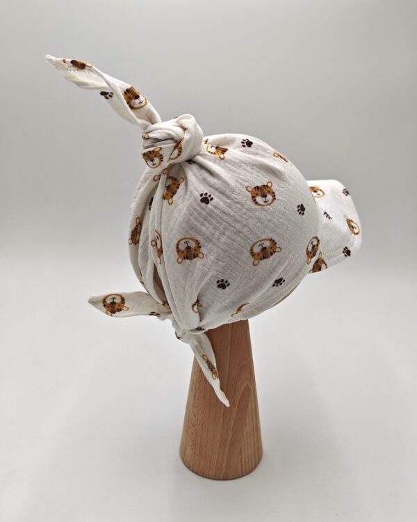 Wiazana-chustka-muslinowa-dla-chlopca-tygryski-scaled-1.jpg Wiazana-chustka-muslinowa-dla-chlopca-tygryski-scaled-1.jpg